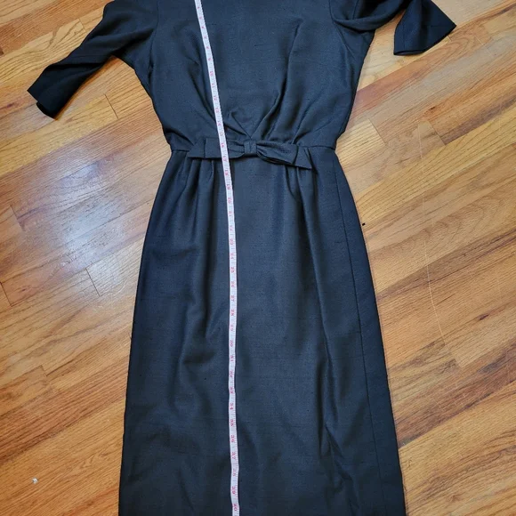 Vintage 1950s Neiman Marcus Elegant Black Dress With Bow Detail On Front - Picture 16 of 16